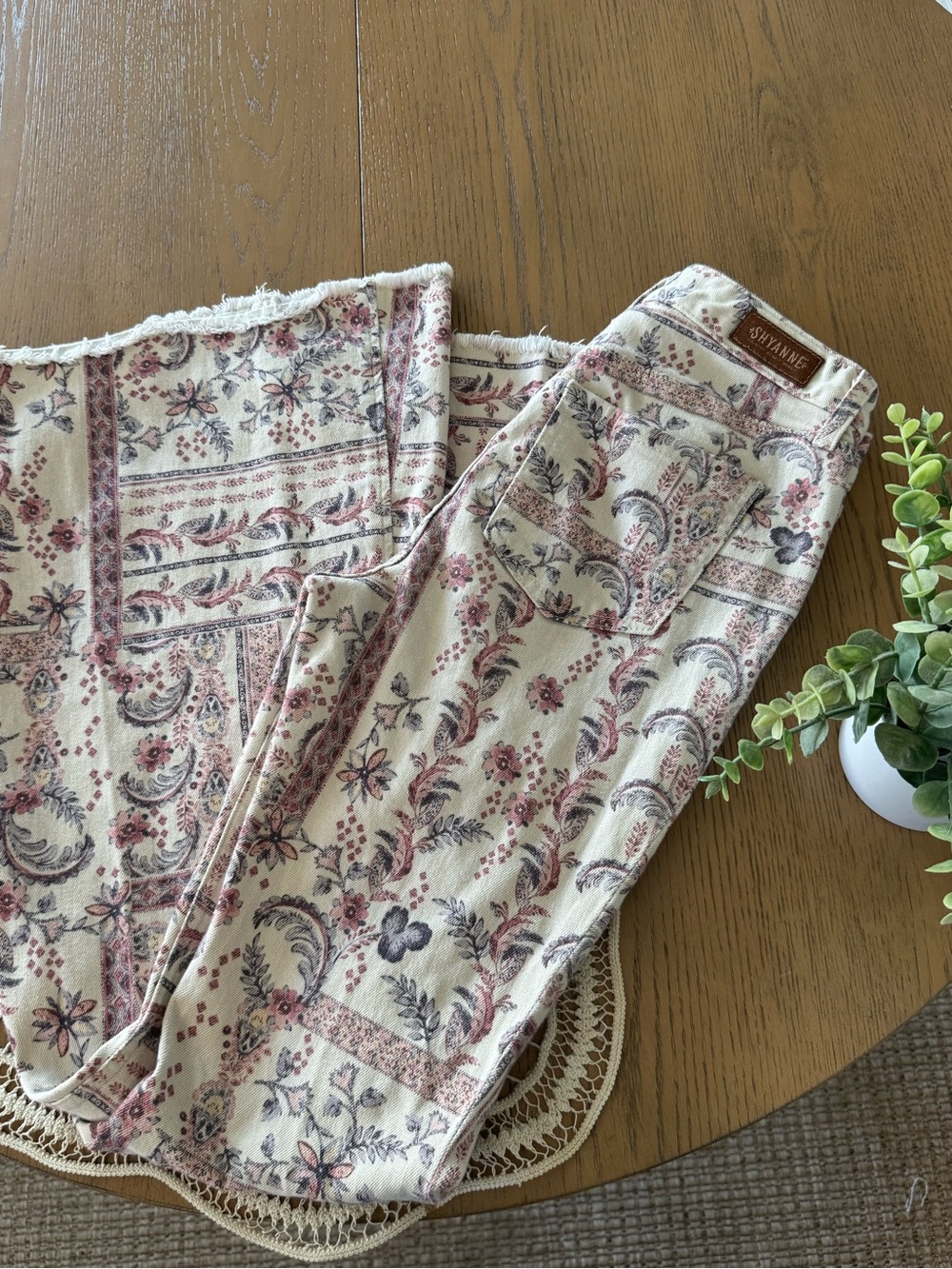 SHYANNE WOMEN'S HIGH RISE PAISLEY AMERICANA PRINT FLARE JEANS
